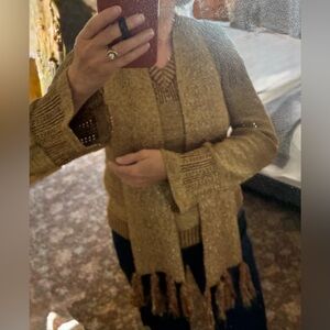 Vintage Gold Back-Zipper with Scarf V-Neck Sweater